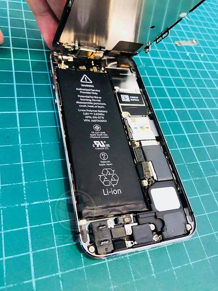 iphone5s電池膨脹(947手機維修聯盟 新北新店站)