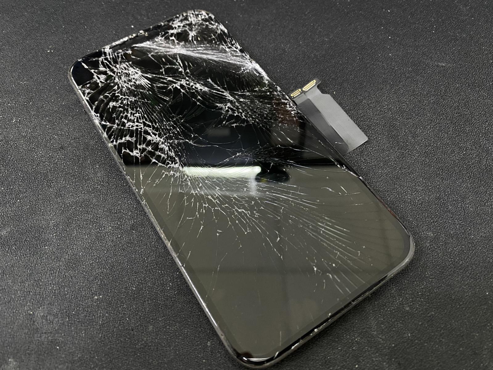 IPHONE XR液晶面板破裂(947手機維修聯盟 新北新店