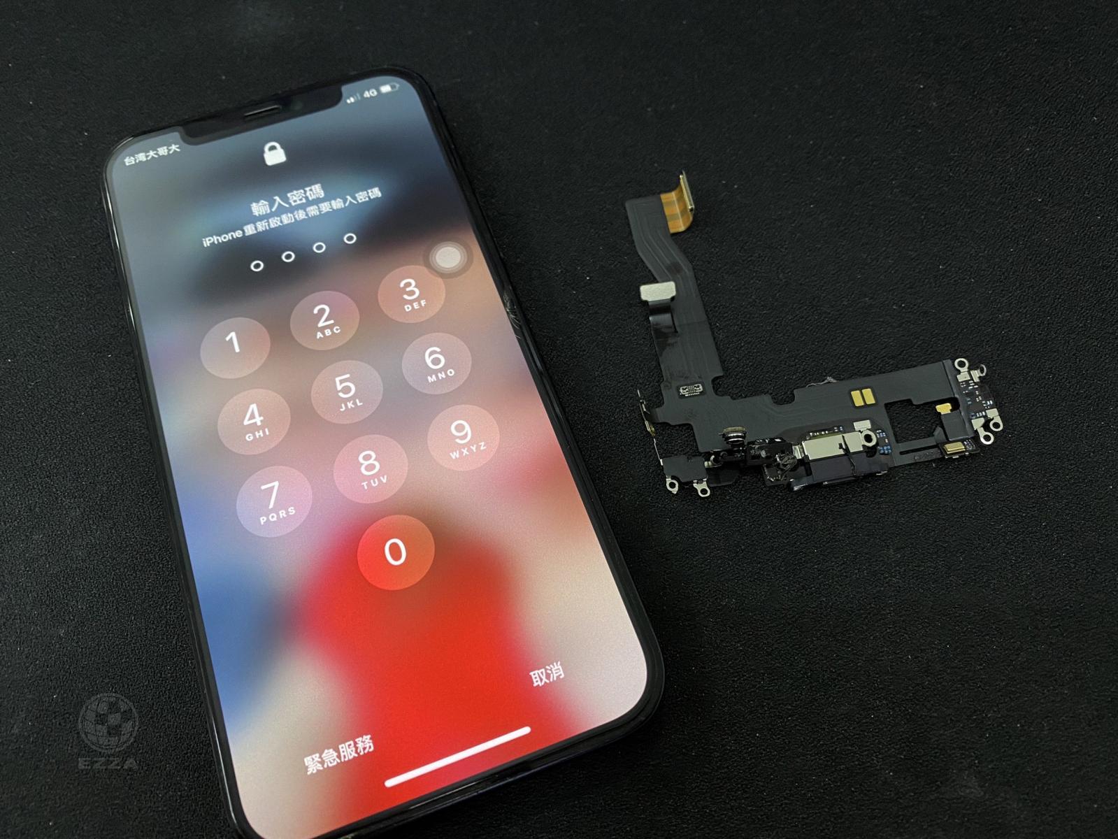 iPhone 12充電孔受潮(947手機維修聯盟 新北新店站